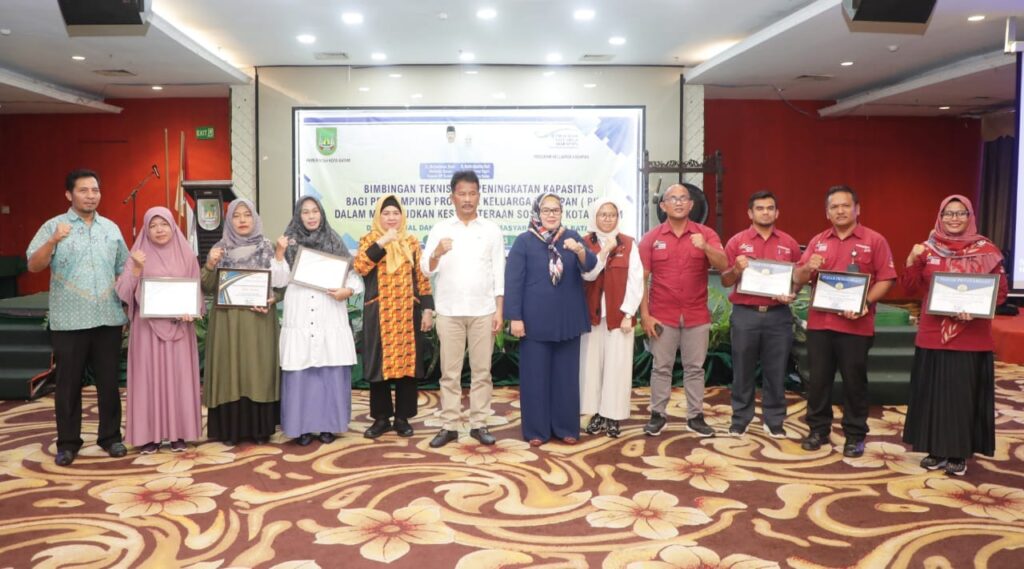 Wali Kota Batam, Muhammad Rudi, membuka bimbingan teknis (Bimtek) Program Keluarga Harapan (PKH) di Hotel Golden View Bengkong, Kamis (22/6/2023)