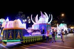 Kemeriahan Pawai Takbir Hias Iduladha, Rudi Kumandangkan Takbiran bersama Warga Batam