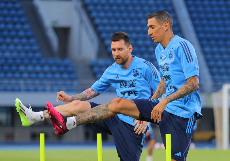 Lionel Messi dan Angel Di Maria di sesi latihan bersama (Foto: Reuters)