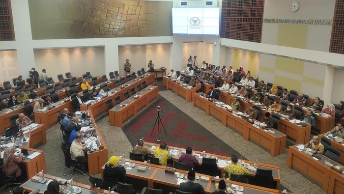 Rapat Menko Kemaritiman Luhut Binsar Pandjaitan di Banggar DPR (Foto: Dwi Rahmawati/detikcom)