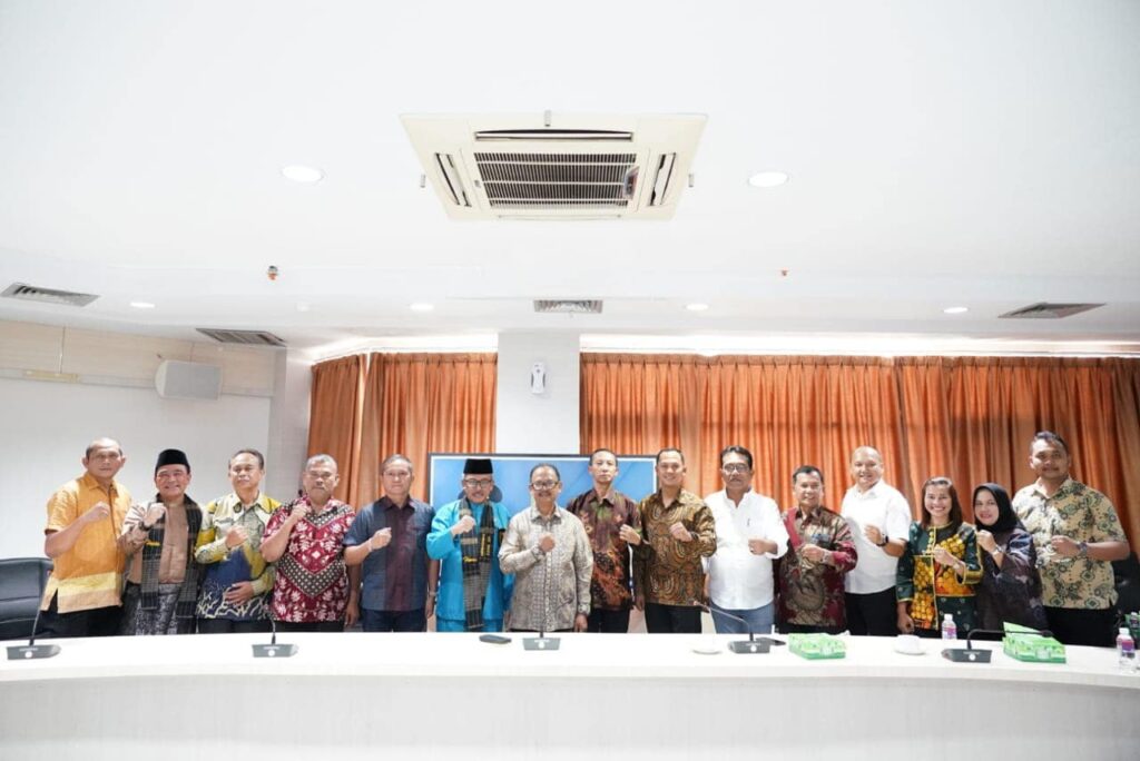 Sekretaris Daerah Kota Batam, Jefridin, M. Pd menerima kunjungan kerja Wakil Bupati Kabupaten Simalungun, Zonny Waldi, Jumat (07/06/2023).