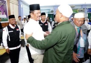 Sambut Kedatangan Jamaah Haji Kloter 5, Rudi Minta Didoakan Diberi Kesehatan Untuk Membangun Batam
