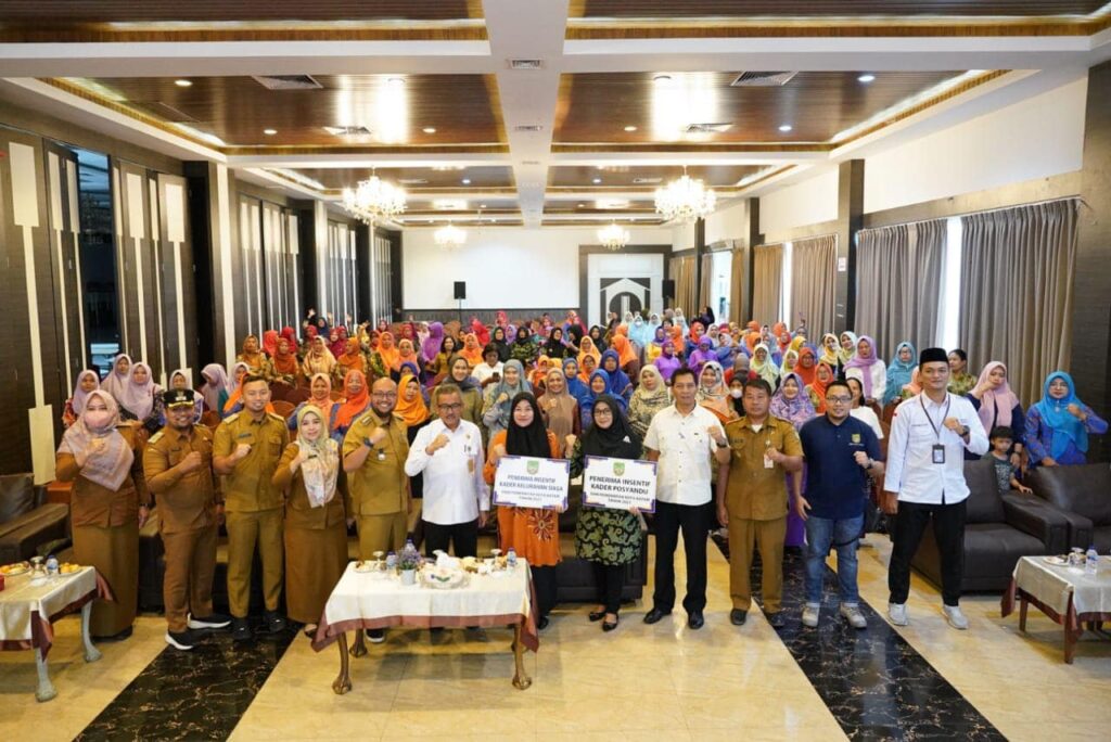 Sekretaris Daerah (Sekda) Kota Batam, Jefridin Hamid hadir secara langsung  dalam kegiatan silaturahmi dengan Kader Posyandu dan Kader Keluarga Siaga Kecamatan Batuampar di Golden Prawn, Selasa (11/7/2023).