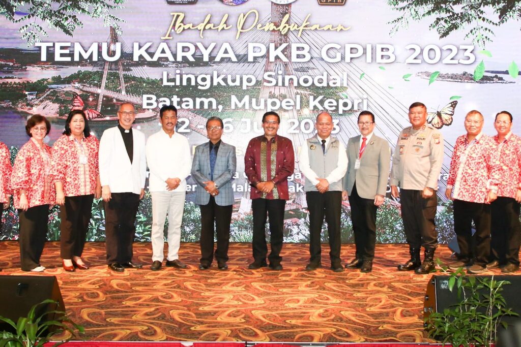 Wali Kota Batam, Muhammad Rudi hadir langsung pada pembukaan Persekutuan Kaum Bapak GPIB Tingkat Sinodal 2023 di Hotel Harmoni One, Batam Center, Kamis (13/7/2023).