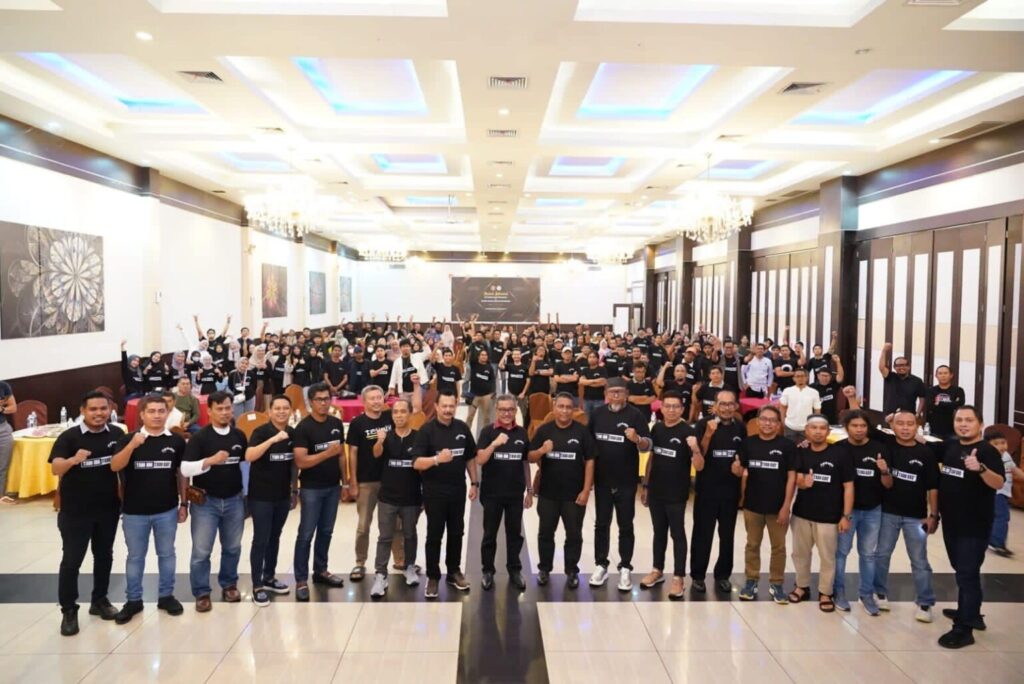Jefridin saat menghadiri Halal Bihalal Ikatan Alumni Teknik Unhas Chapter Sumatra dan Ikatan Sarjana Perkapalan Chapter Batam di Restoran Golden Prawn, Bengkong, Sabtu (8/7/2023).