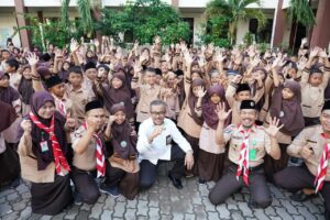 Kunjungi MPLS di SDIT Darussalam, SDN 01 dan 03 Batuaji, Jefridin Disambut Antusias Warga Sekolah
