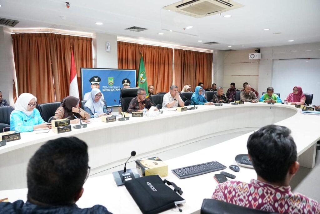 Pemerintah Kota (Pemko) Batam mempresentasikan Penilaian Penghargaan Kabupaten/Kota Sehat Kota Batam kepada Tim Verifikator Pusat, Kamis (20/07/2023).
