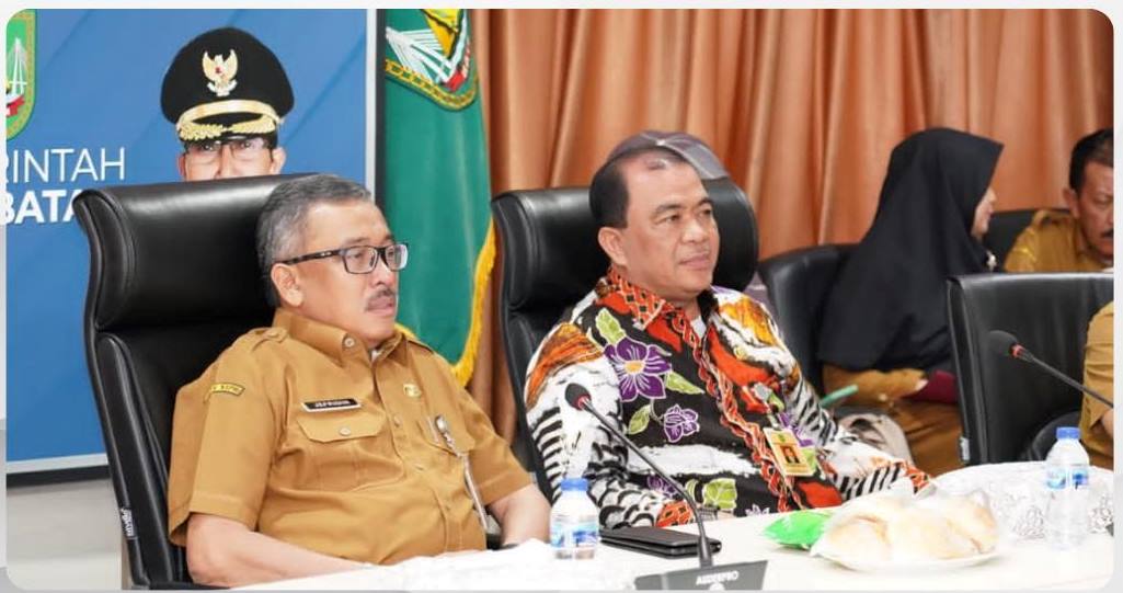 Sekretaris Daerah Kota Batam, Jefridin, M. Pd,  mewakili Wali Kota Batam, Muhammad Rudi mengikuti secara virtual Rapat Koordinasi Pengendalian Inflasi Daerah Juli 2023 bersama Menteri Dalam Negeri (Mendagri) Tito Karnavian, Senin (17/7/2023).