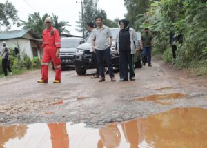 Wali Kota Rudi Langsung Benahi Jalan menuju Pelabuhan Sagulung