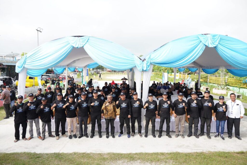 Kementerian Pekerjaan Umum dan Perumahan Rakyat Direktorat Jenderal Sumber Daya Air Balai Wilayah Sungai (BWS) Sumatera IV Batam menyelenggarakan kegiatan penanaman pohon dan susur sungai di lingkungan Sungai Pelunggut Kecamatan Sagulung, Kamis (27/07/2023).