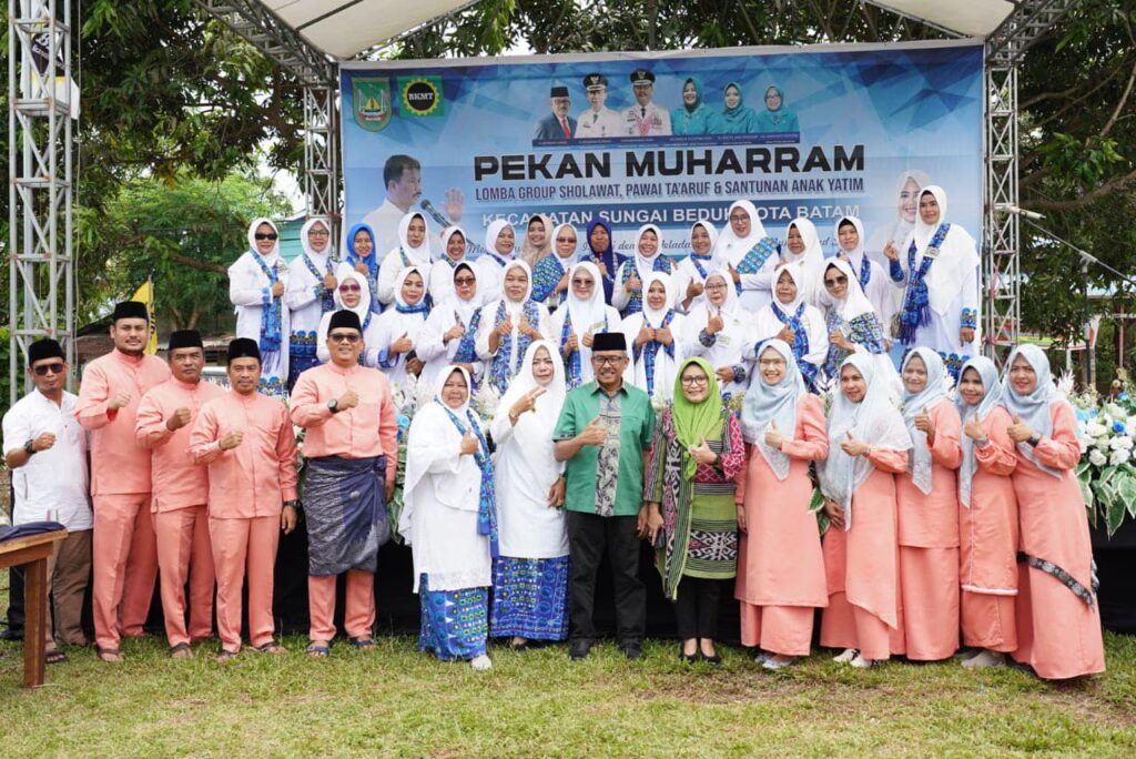 Sekretaris Daerah Kota Batam, Jefridin, M. Pd. menghadiri acara peringatan 1 Muharam 1445 Hijriah Kecamatan Sungai Beduk di Lapangan Usman Harun, Sabtu (29/07/2023).