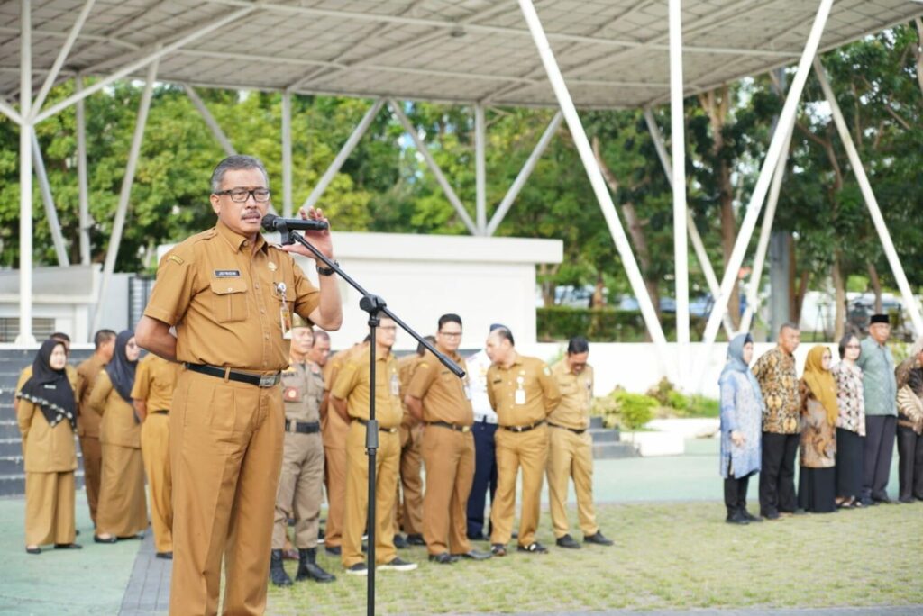 Jefridin saat memimpin apel gabungan Aparatur Sipil Negara (ASN) di lingkungan Pemerintah Kota (Pemkot) Batam, Senin (3/07/2023) di Dataran Engku Putri.