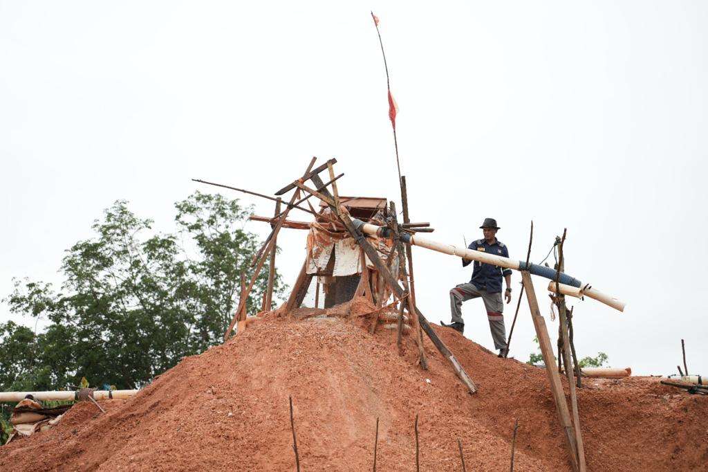 Direktorat Pengamanan (Ditpam) Aset dan SPAM Hulu BP Batam bersama Polresta Barelang melakukan penertiban tambang pasir ilegal di Kawasan Nongsa, Kelurahan Sambau, pada Selasa (11/7/2023) siang.