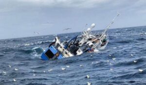 Akibat Overload, Kapal Tenggelam di Dermaga Kepulauan Seribu