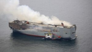 Kapal Angkut Ribuan Mobil Terbakar, Ada Mercedes-Benz Buat Indonesia