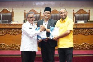 Jefridin Wakili Wali Kota Rudi, Sampaikan Ranperda Perubahan APBD Kota Batam Tahun Anggaran 2023