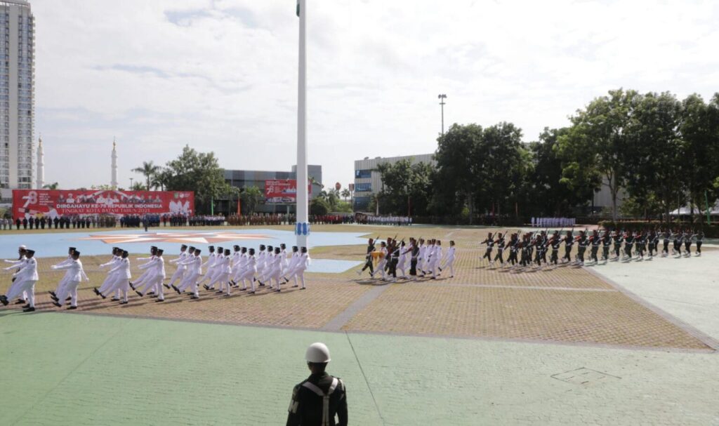 Pemerintah Kota (Pemko) Batam menggelar geladi bersih pelaksanaan upacara peringatan Hari Ulang Tahun (HUT) Ke-78 Republik Indonesia (RI) di Dataran Engku Putri, pada Selasa (15/8/2023).