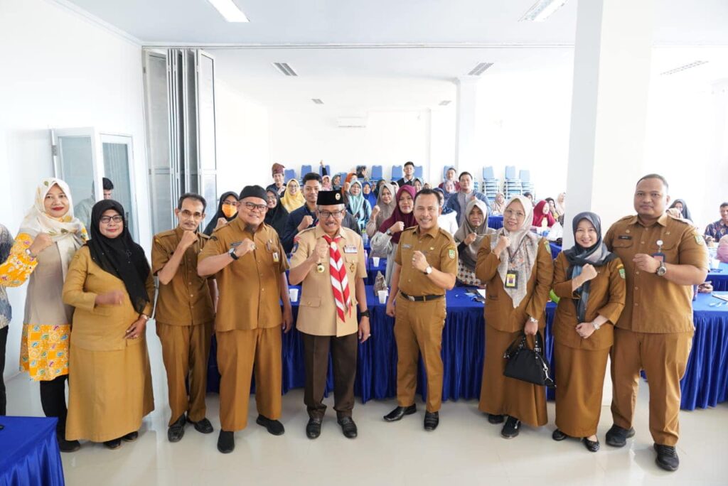 Sekretaris Daerah Kota Batam, Jefridin, M.Pd. membuka secara resmi Pelatihan Packaging Produk di Gedung UPTD PLUT Koperasi dah Usaha Kecil Mikro (KUKM), Senin (14/08/2023).
