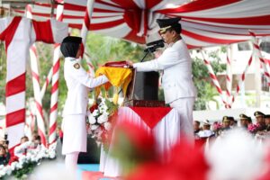 Upacara Penurunan Bendera Merah Putih HUT ke-78 RI, Rudi Apresiasi Paskibraka Sukses Jalankan Tugas