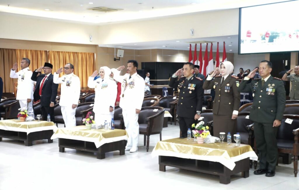 Wali Kota Batam, Muhammad Rudi, bersama Wakil Gubernur Kepri, Marlin Agustina Rudi, mengikuti peringatan Detik- Detik Proklamasi bersama Presiden Joko Widodo (Jokowi).