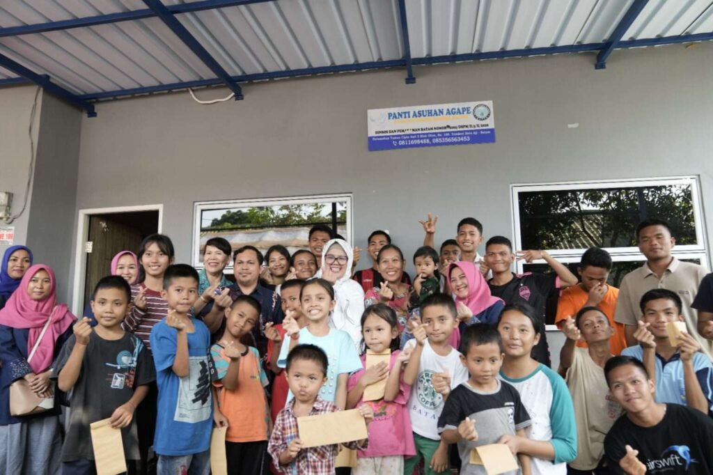 Ketua Umum Persatuan Istri Karyawan Otorita Batam (Pikori) Badan Pengusahaan Batam (BP Batam), Marlin Agustina Rudi menggelar silaturahmi sekaligus menyerahkan bantuan sosial kepada Panti Asuhan Syamsul Huda dan Panti Asuhan Agape pada hari Selasa (22/8/2023).