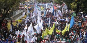 Demo Buruh Tuntut Kenaikan Upah 15 Persen dan Cabut Omnibus Law