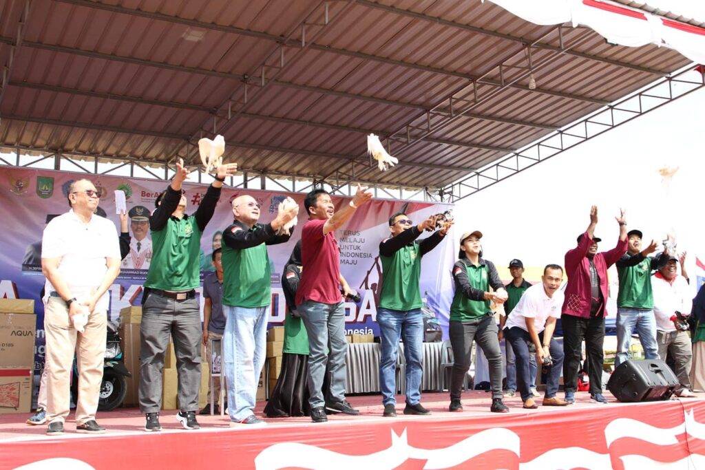 Pesta Rakyat Nongsa berlangsung meriah. Event dalam rangka HUT ke-78 RI itu dibuka langsung oleh Wali Kota Batam, Muhammad Rudi di Kaliban Trade Center Kabil, Sabtu (2/9/2023).