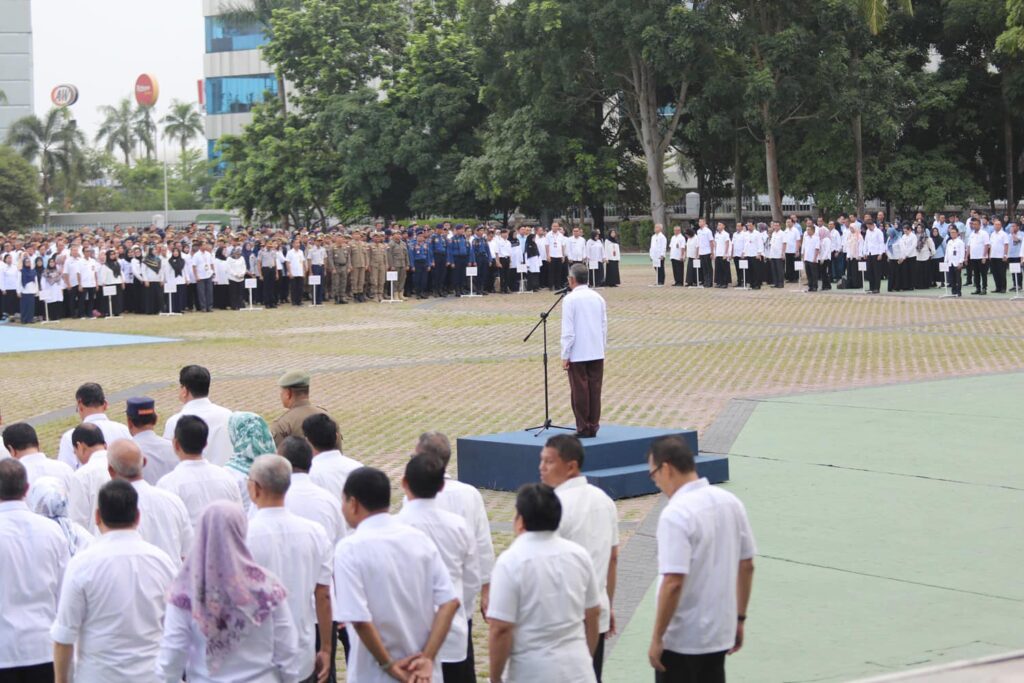Sekretaris Daerah Kota Batam, Jefridin, M.Pd. menegaskan agar Aparatur Sipil Negara (ASN) di lingkungan Pemerintah Kota (Pemko) Batam meningkatkan disiplin. Hal itu disampaikannya saat menjadi inspektur pada pelaksanaan apel gabungan ASN Pemko Batam, Rabu (06/09/2023) di Dataran Engku Putri.