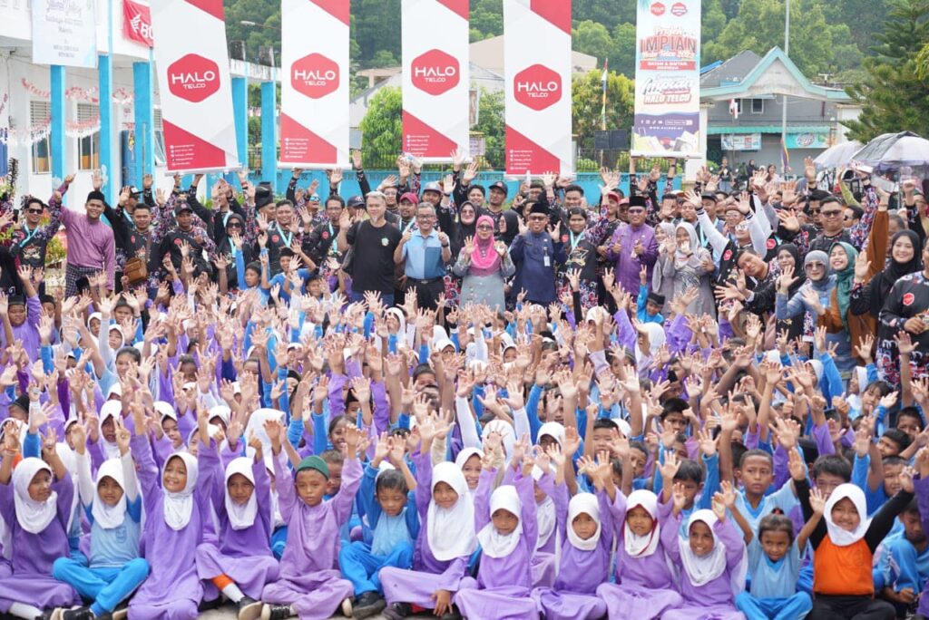 Sekretaris Daerah Kota Batam, Jefridin, M.Pd membuka secara resmi Kegiatan Aktiviti Kongsi Rezeki di Sekolah bersama “Hallo Telco” di SDN 011 Lubuk Baja, Tanjung Uma.