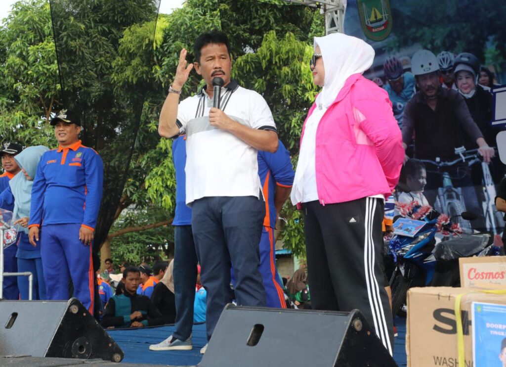 Wali Kota Batam, Muhammad Rudi bersama Ketua TP PKK Kota Batam yang juga Wakil Gubernur Kepri, Marlin Agustina turut hadir langsung menyapa masyarakat Sungai Beduk.