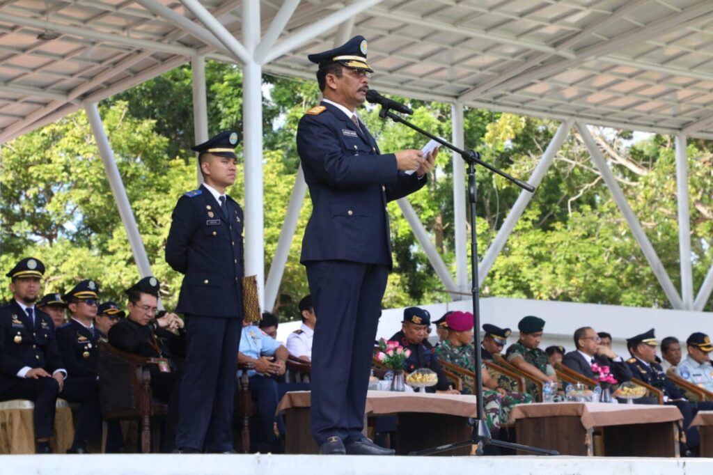 Rudi saat menjadi inspektur upacara dalam Upacara Peringatan Hari Perhubungan Nasional (Harhubnas) Tingkat Kota Batam Tahun 2023 di Dataran Engku Putri, Batam Center, Selasa (19/9/2023).