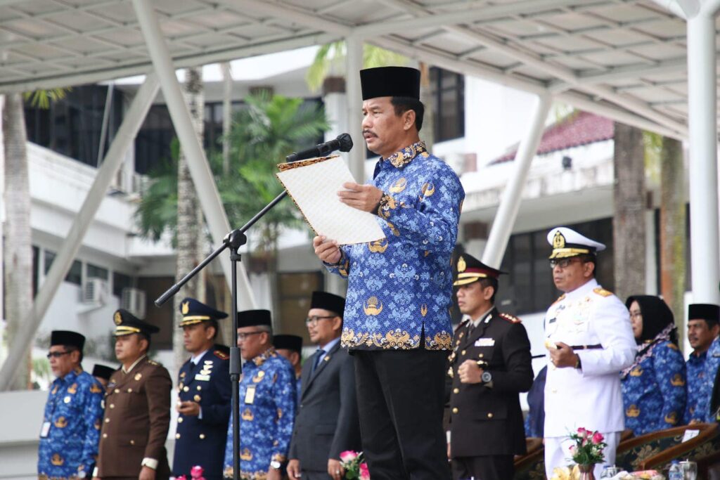 Wali Kota Batam, Muhammad Rudi, mengobarkan semangat Pancasila. Hal itu disampaikan Rudi usai menjadi inspektur upacara Peringatan Hari Kesaktian Pancasila Tingkat Kota Batam Tahun 2023 di Dataran Engku Putri, Minggu (1/10/2023).