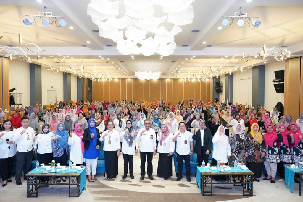 Sekretaris Daerah Kota Batam, Jefridin, M.Pd. membuka acara Orientasi Kader Posyandu tentang Pemberian Makanan Bayi dan Anak (PMBA) di Hotel Planet Holiday (04/10/2023).