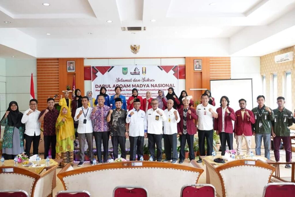 Jefridin saat membuka Kegiatan Darul Arqam Madya Nasional 2023, Pimpinan Cabang Ikatan Mahasiswa Muhammadiyah (PC IMM) Kota Batam, di Aula Dispora Kota Batam, Rabu (4/10/2023).