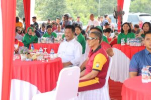 Wali Kota bersama Warga Galang Bergembira Merayakan HUT ke-78 TNI