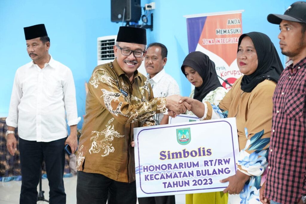 Jefridin saat mendampingi Wali Kota Batam, Muhammad Rudi diacara silaturahmi bersama RT/RW/PMB/IPIM dan BMGQ se-Kecamatan Bulang di Balai Perikanan Budidaya Laut (BPBL) Setokok, Kamis (5/10/2023).