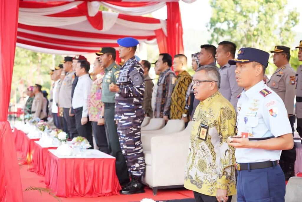 Sekretaris Daerah Kota Batam, Jefridin, M.Pd. menghadiri  Kegiatan Sistem Pengamanan Kota (Sispamkota) dalam Rangka Kesiapan Pengamanan Pemilu 2023-2024 di Lapangan Temenggung Abdul Jamal, Kamis (12/10/2023).