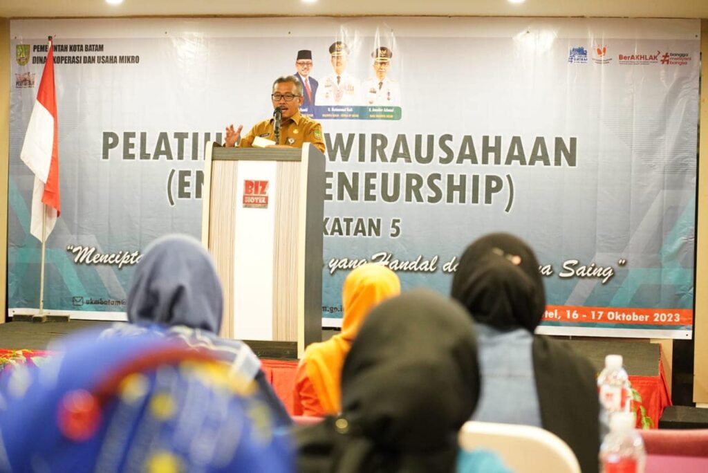 Sekretaris Daerah, Kota Batam, Jefridin, M.Pd. membuka secara resmi Pelatihan Kewirausahaan (Entrepreneurship) Angkatan 5 (Lima), Senin (16/10/2023) di BIZ Hotel,