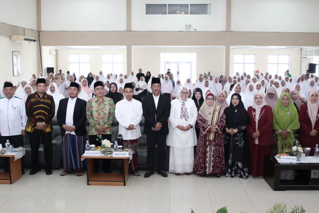 Wali Kota Batam Muhammad Rudi hadir langsung bersilaturahmi dengan Jam’iyyah Mudarasatul Qur’an Hafizhat (JMQH) Kepri. JMQH merupakan organisasi yang mewadahi perempuan penghafal Al-Qur’an.