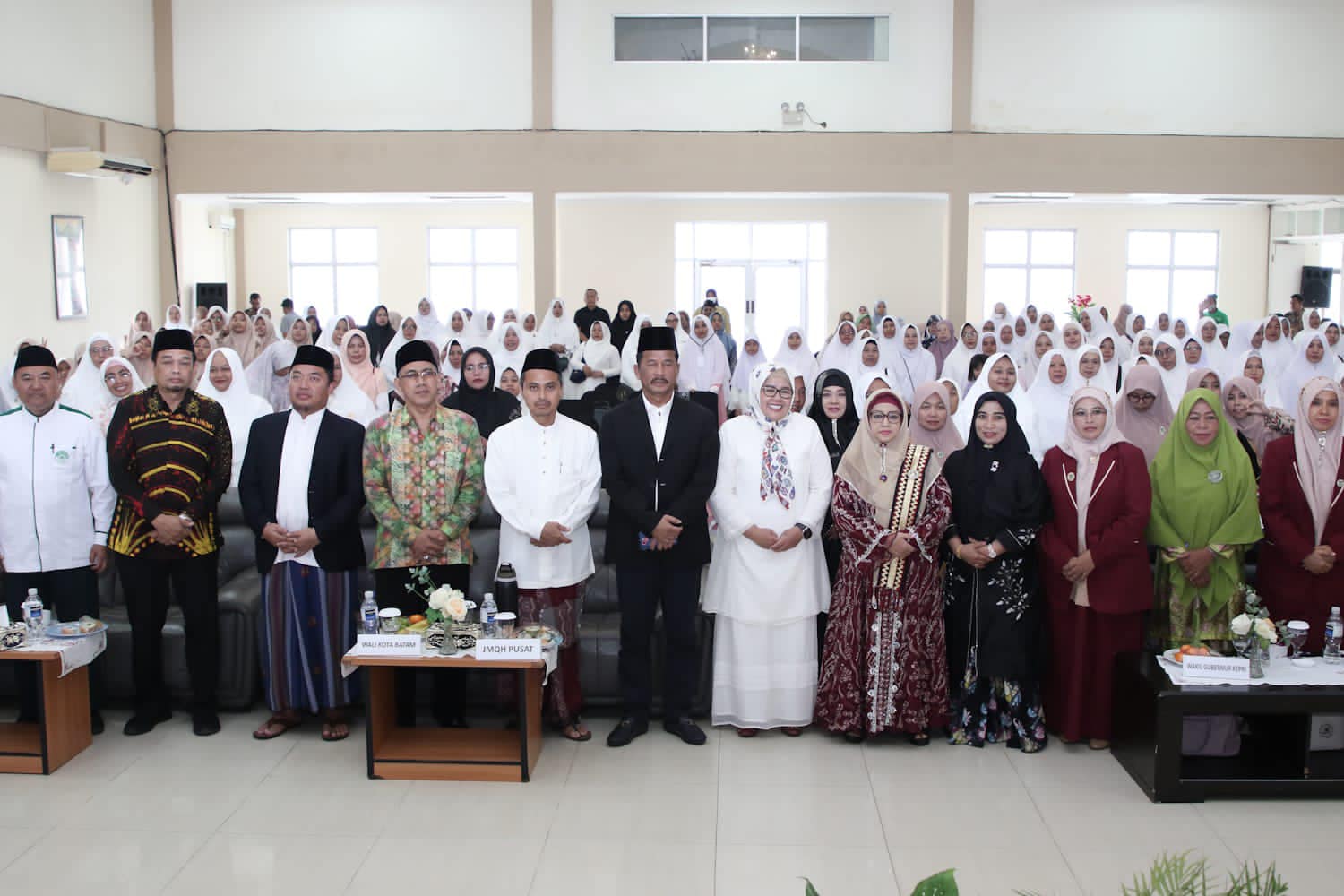 Wali Kota Batam Muhammad Rudi hadir langsung bersilaturahmi dengan Jam’iyyah Mudarasatul Qur’an Hafizhat (JMQH) Kepri. JMQH merupakan organisasi yang mewadahi perempuan penghafal Al-Qur’an.