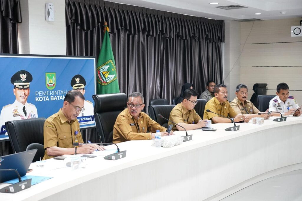 Sekretaris Daerah Kota Batam, Jefridin, M. Pd. mengikuti jalannya Rapat Koordinasi secara virtual Inflasi Daerah Minggu III Bulan Oktober Tahun 2023 bersama Kementerian Dalam Negeri (Kemendagri) RI, pada Senin (23/10/2023).