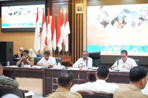 Pimpinan Rapat Evaluasi Tri Wulan III, Jefridin Minta OPD Segera Realisasikan Belanja dan Optimalisasikan Realisasi PAD