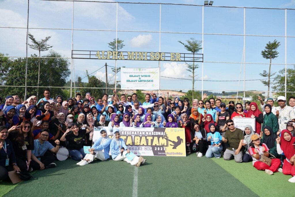 Sekretaris Daerah Kota Batam, Jefridin, M.Pd. membuka secara resmi Kegiatan Perlombaan dalam Rangka Peringatan Hari Kesehatan Nasional (HKN) ke-59 Tingkat Kota Batam Tahun 2023 di lapangan Alpha Mini Soccer, Komplek Tembesi Centre.