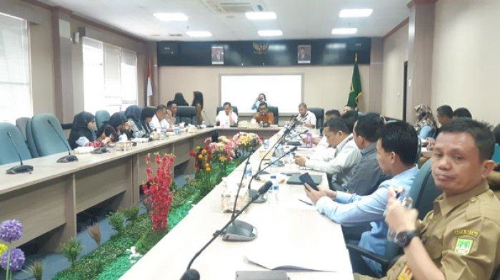Rapat Panitia Khusus (Pansus) Rancangan Peraturan Daerah (Ranperda) Penempatan Tenaga Kerja, Selasa (10/10/2023).