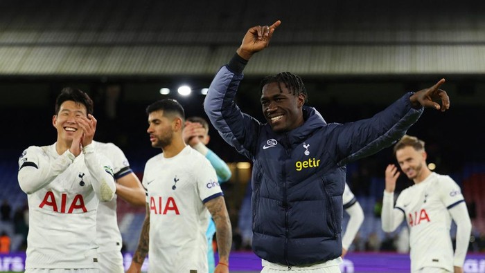 Tottenham Hotspur mengalahkan Crystal Palace di Liga Ingrgis dan mengulang catatan apik 6 dekade lalu. (Foto: TOBY MELVILLE/REUTERS)