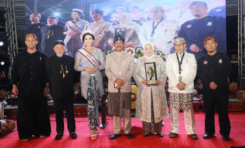 Wali Kota Batam, Muhammad Rudi hadir langsung pada acara pembukaan Soenda Fest 2023. Pesta Rakyat Warga Sunda akan digelar di Lapangan Engku Putri, Batam Center pada 3-5 November 2023.