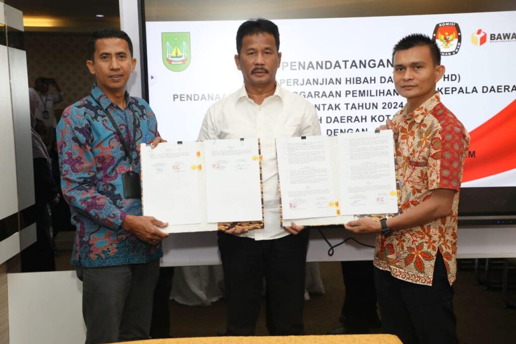 Pemerintah Kota (Pemko) Batam menandatangani Naskah Perjanjian Hibah Daerah (NPHD) Pendanaan Penyelenggaraan Pilkada Serentak 2024 di Kantor Wali Kota Batam, Kamis (9/11/2023).