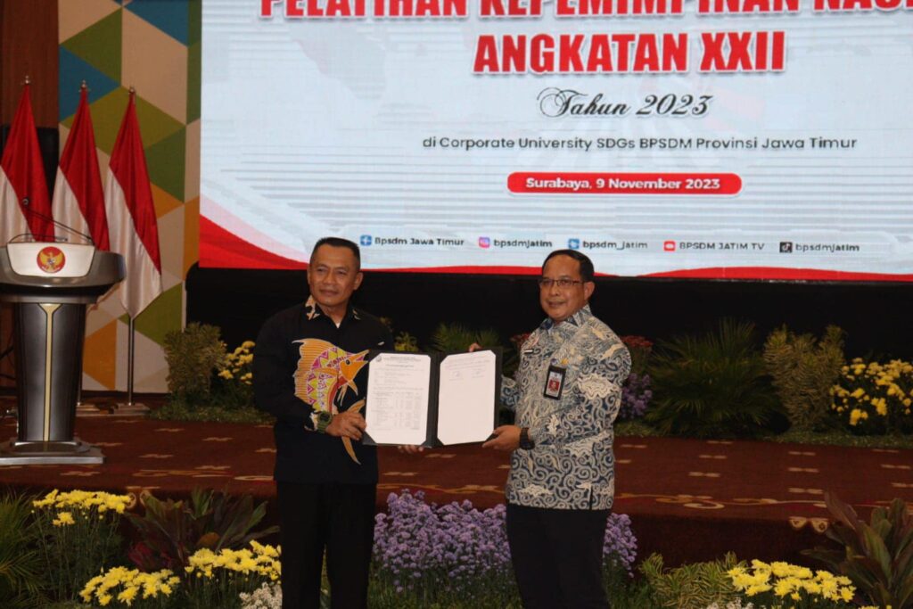 Satpol PP Kota Batam meraih nilai terbaik 2 tingkat nasional dalam penutupan Pelatihan Kepempimpinan Nasional Angkatan XXII tahun 2023 di yang digelar di Corparate University SDGs BPSDM Provinsi Jatim, Kamis (9/11/2023).