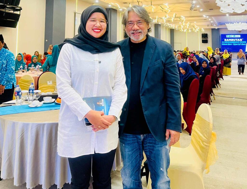 Andreas Darwis Triadi, fotografer senior di Indonesia, menjadi bintang utama dalam acara Literasi Digital 2023 di Batam, Rabu (15/11/2023).