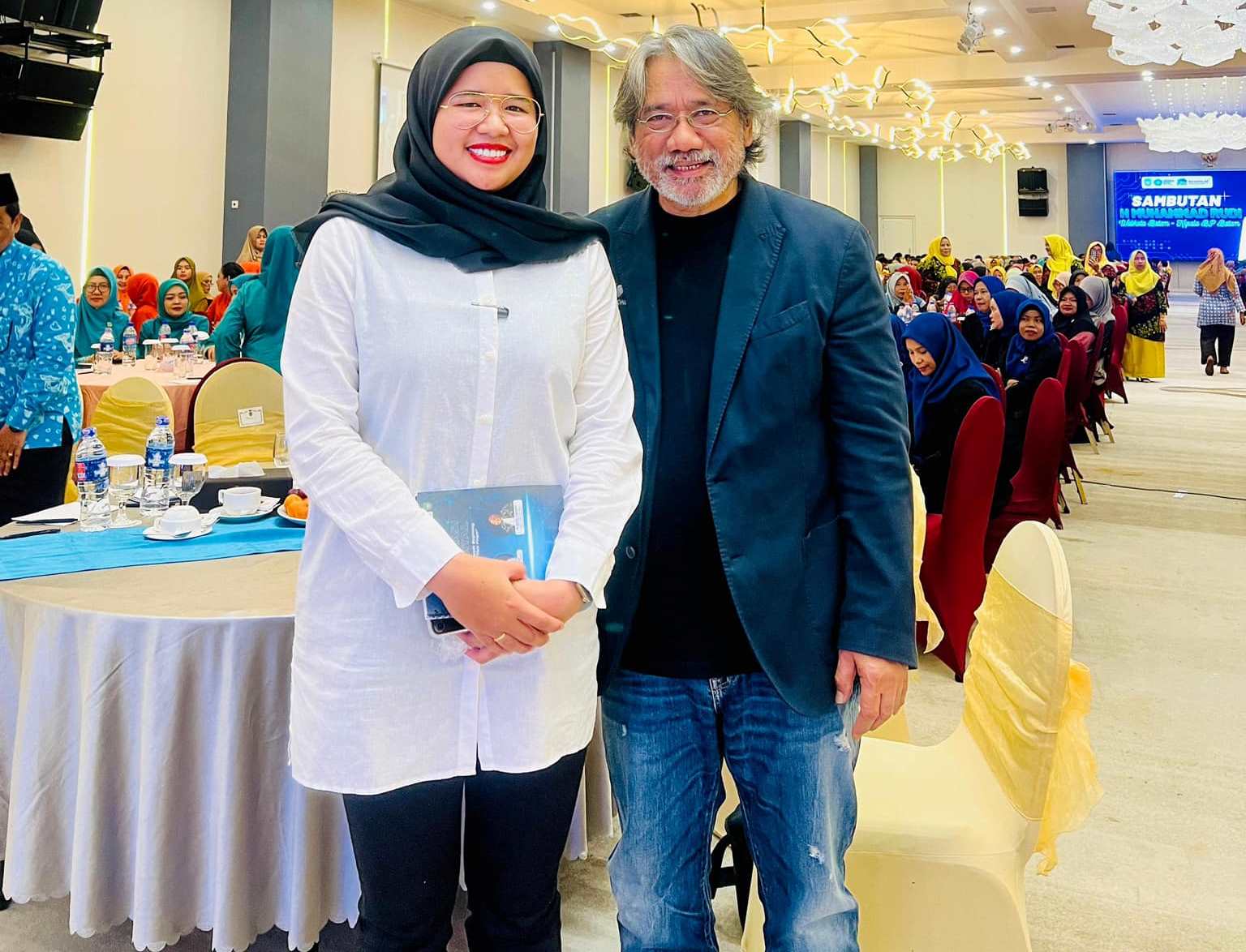 Andreas Darwis Triadi, fotografer senior di Indonesia, menjadi bintang utama dalam acara Literasi Digital 2023 di Batam, Rabu (15/11/2023).